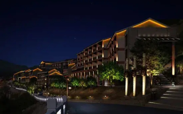 Nverzhai Holiday Hotel