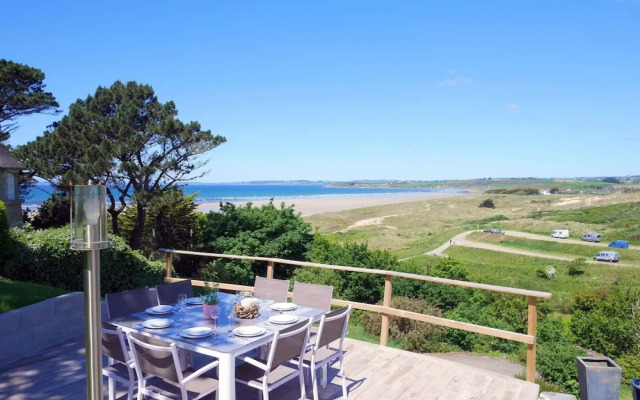 Holiday Home in Plonevez Porzay