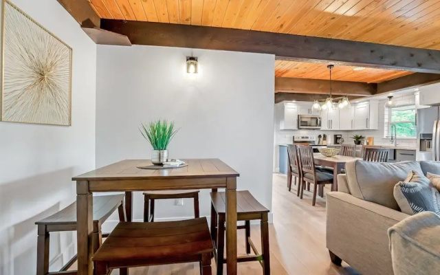 Amazing Lakefront Paradise With Perfect Location