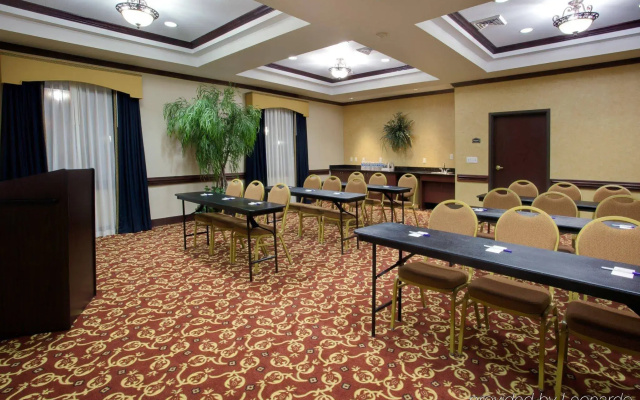 Holiday Inn Express Hotel & Suites Wharton