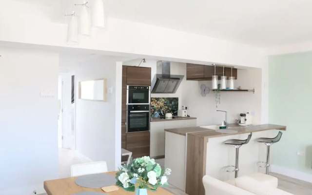 Stunning Clifton Flat in Amazing Central Location