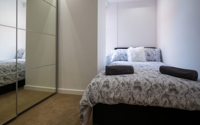 Luxury Reading Apartment