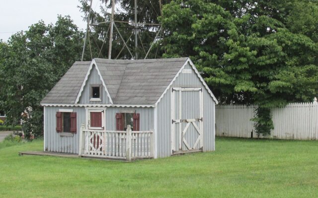 Inn at Amish Door