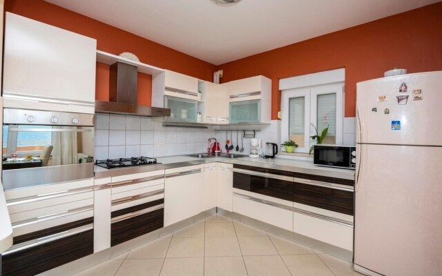 Nice Apartment in Igrane With 3 Bedrooms and Wifi