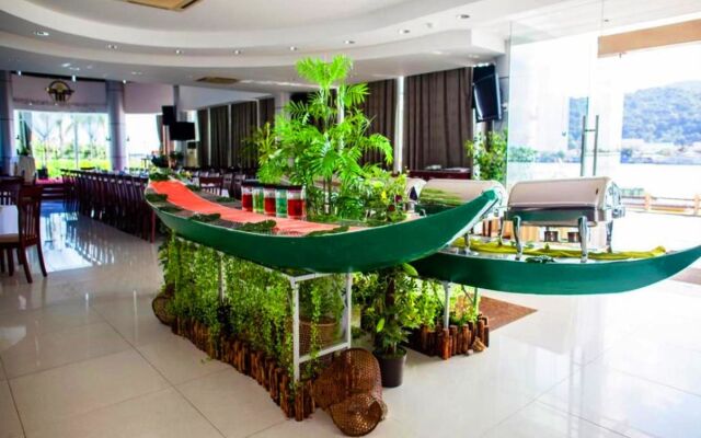 River Hotel