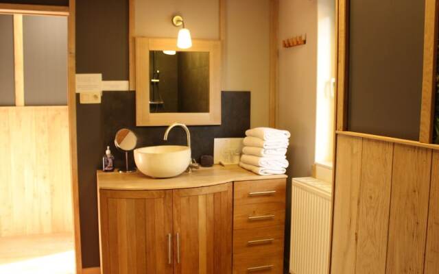 Luxurious Holiday Home in Heyd Durbuy with Sauna And Pool