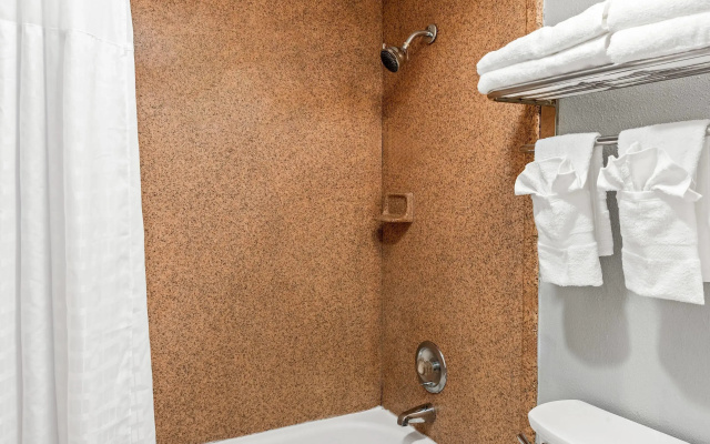 Travelodge by Wyndham Bloomington