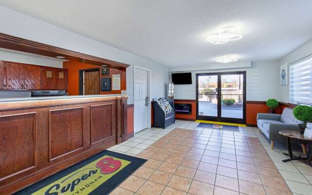 Super 8 by Wyndham Johnson City