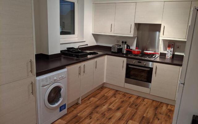 MBIZ Apartment - En-suite with Allocated Parking