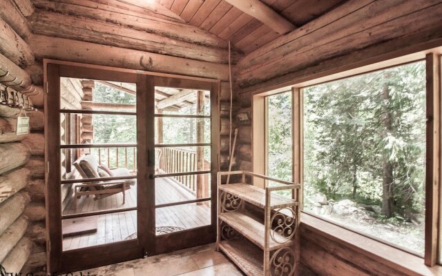 Whispering Winds Apartment 3 NW Comfy Cabins