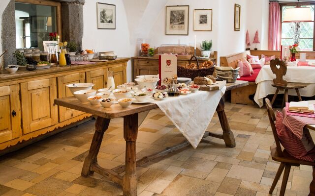 Schloss Prielau Hotel & Restaurants