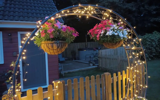 Romantic Chalet- Hot Tub- Games Room-stream-views