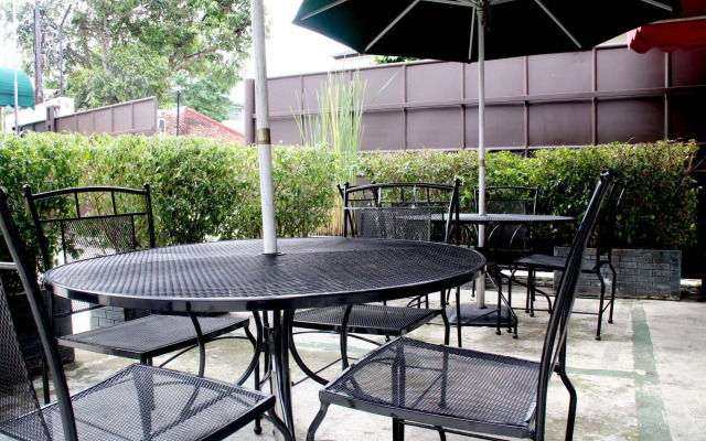 OYO 1699 Verona Residence
