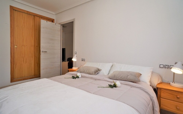 7 Mins From The Beach, Shared Pool Free Wifi