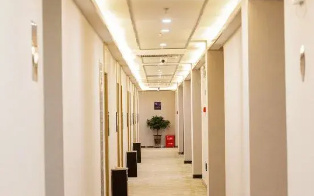 Super 8 Hotel Shihezi Century Plaza