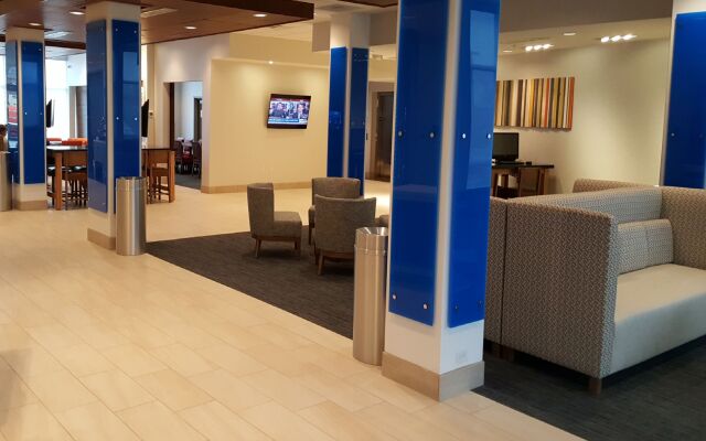 Holiday Inn Express & Suites Toledo West by IHG