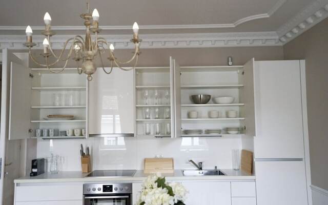 GuestHost Design Apartments