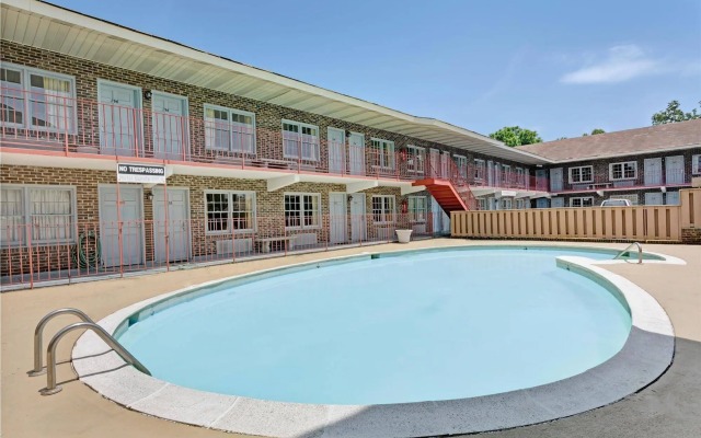 Capt. John Smith Inn