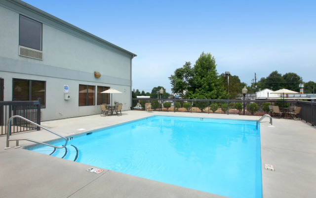 Super 8 By Wyndham Strongsville/Cleveland