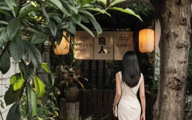 lijiangluxianbaomimihuayuankezhan