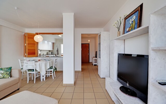 Monte Gordo Downtown by Homing