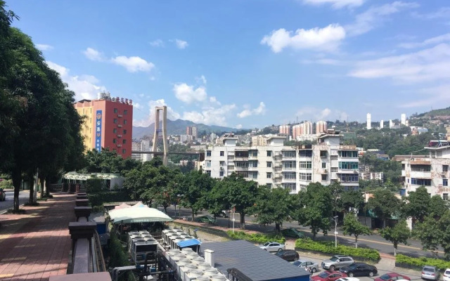 Yinxiang Business Inn