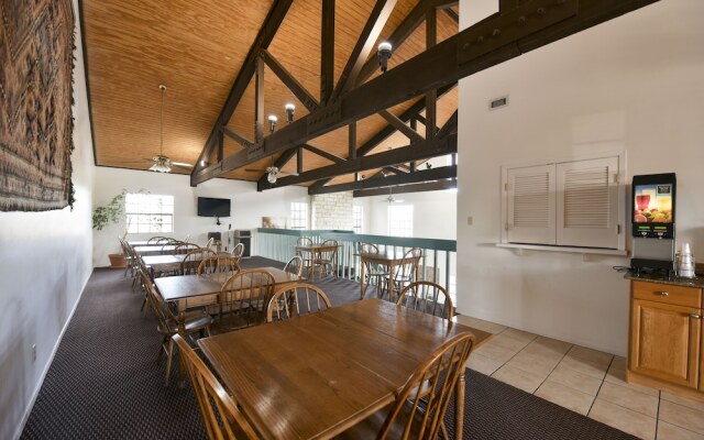 Windcrest Inn and Suites