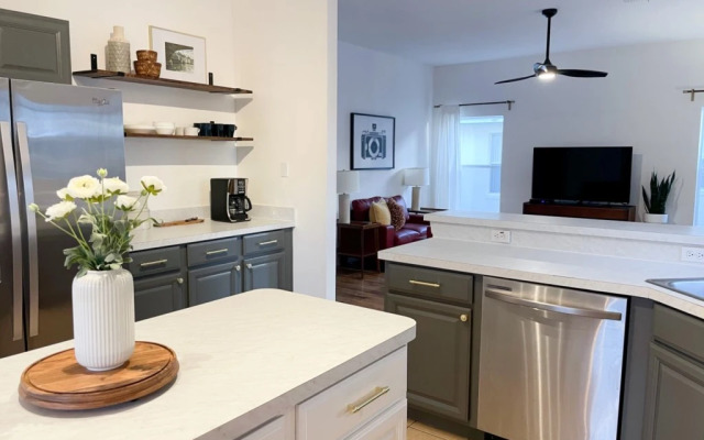 The Shire, Davenport, US