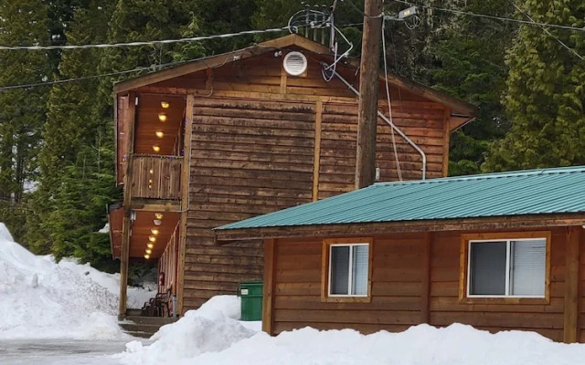 Kitimat Lodge
