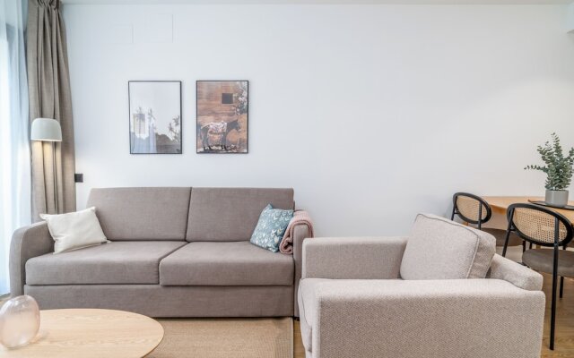 Limehome Barcelona Plaça Pirineus