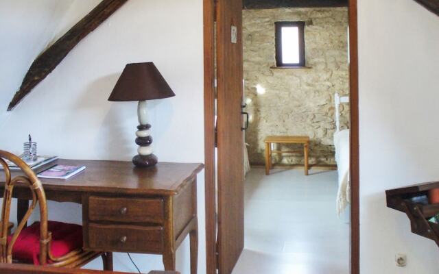 House With 2 Bedrooms in Les Eyzies-de-tayac-sireuil, With Enclosed Ga