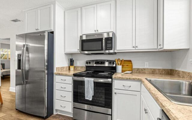 Island Suite - Walk to Downtown!