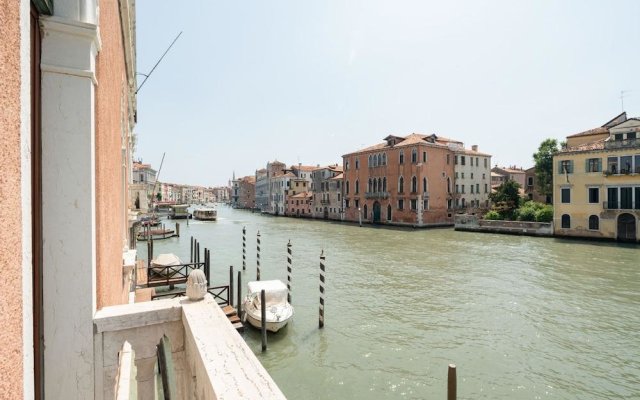 Maison Grand Canal View
