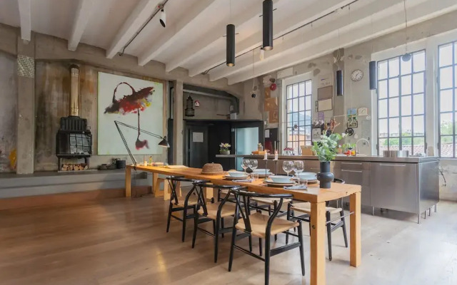 Design Loft With Private Parking