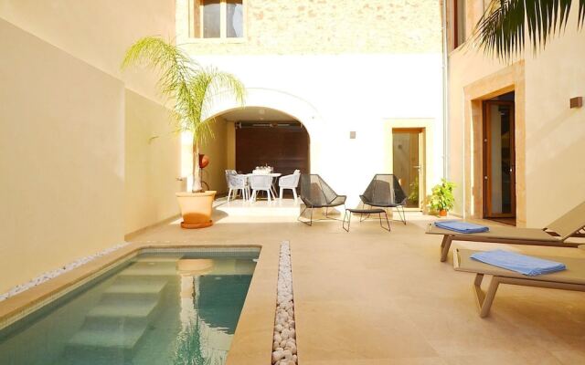 Top Quality Modern Town House in Petra With Private Pool
