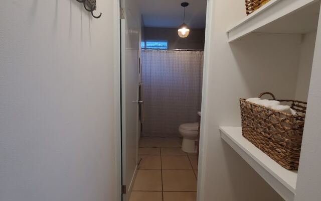 Comfy apartment 8 minute walk from beach