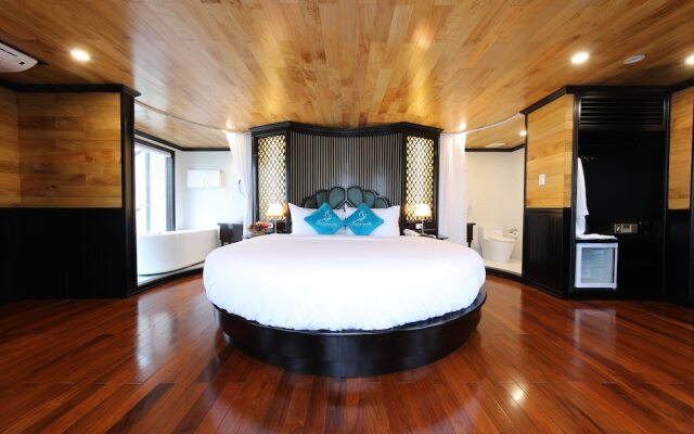 Halong Serenity Cruise