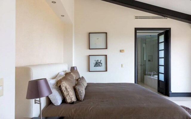 Sunny Vacation Condo 7