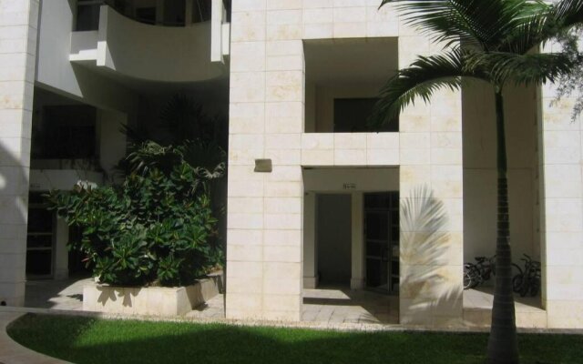 Tel Aviv North /Large Apartment w/ Pool,Spa&Gym