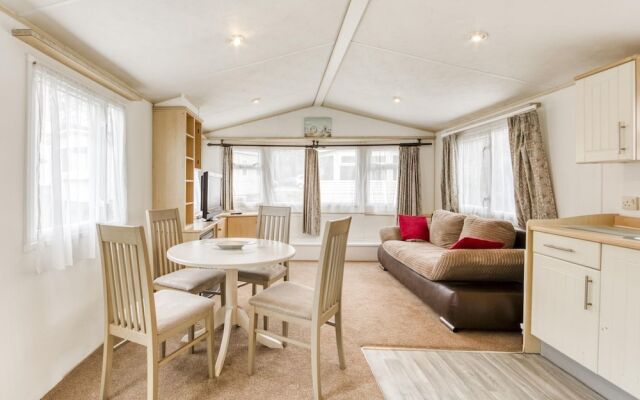 Serene Mobile Home in Hastings near Smugglers Adventure