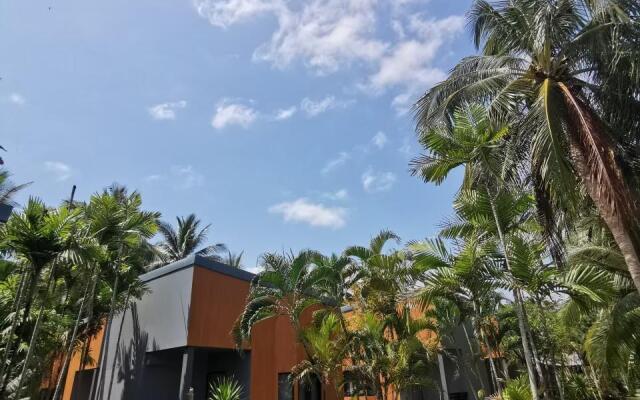 Coco Pino Bankrut Beach Resort.