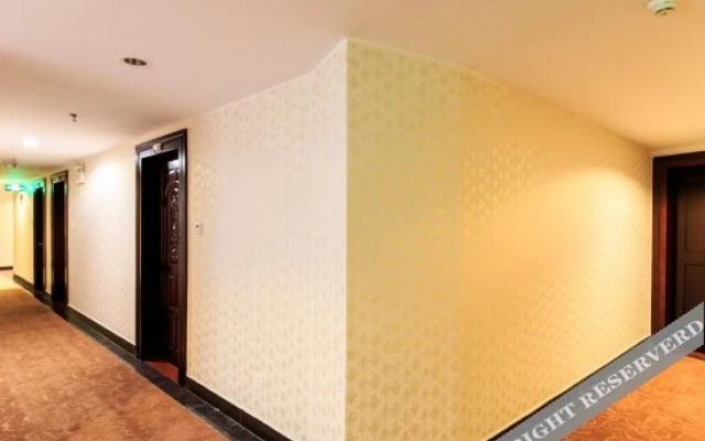 Guangfei Movie Theme Hotel (Yangjiang Baili Square Mojiang Road)