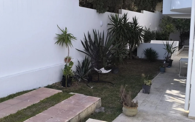 Stylish villa avec parking et piscine