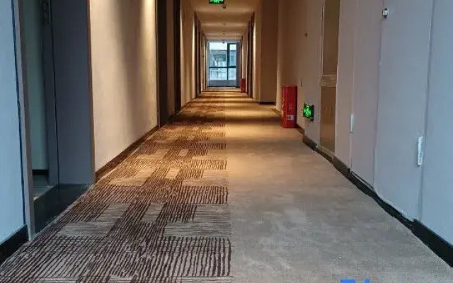 Super 8 Preferred Hotel (Xinduqiao Town)