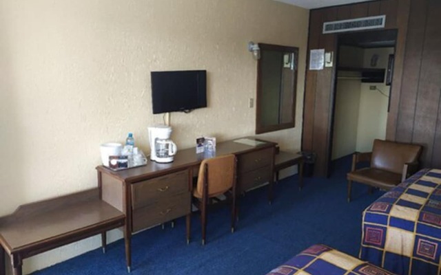 El Camino Hotel & Suites