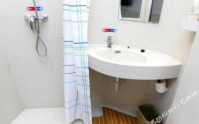 100 Hotel