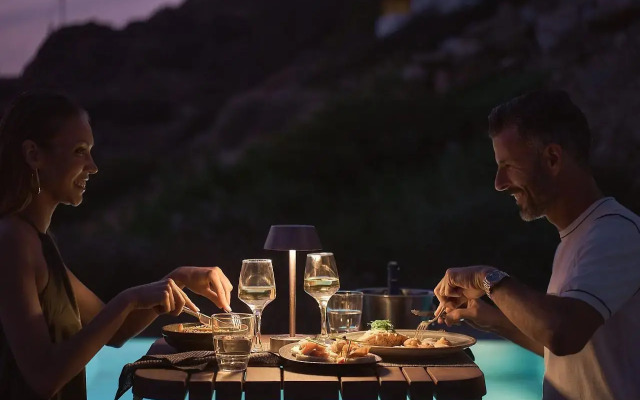 Ios Grand Pool Suites