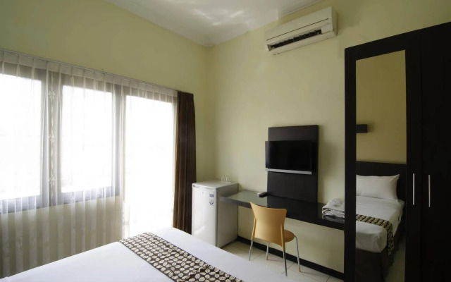 RedDoorz near Gubeng Station