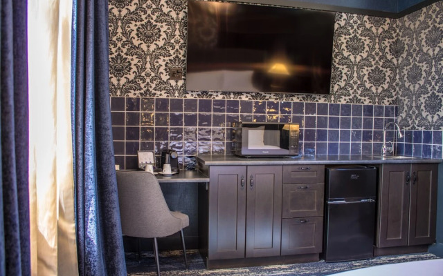 Midnight Sun, a Coast Hotel