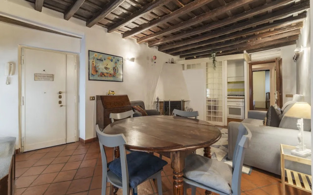 Stylish Flat Domus Aurea